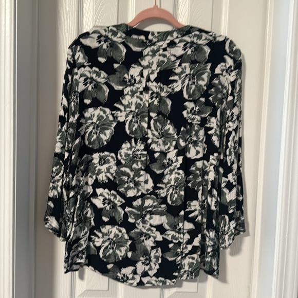 fun2fun 3/4 length sleeve top. - Picture 3 of 5